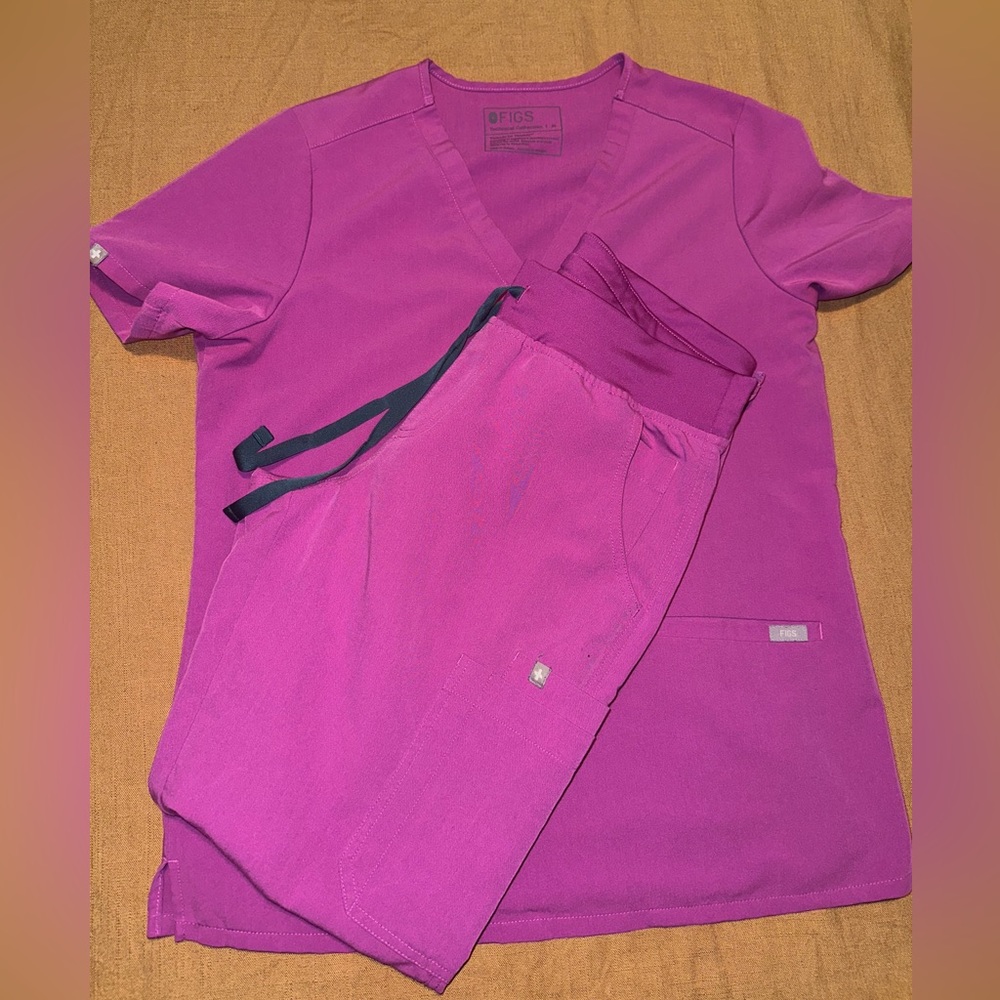 2 figgs scrub set